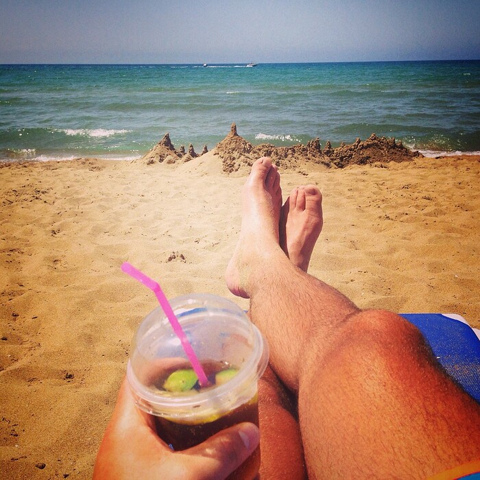 sea_beach_relaxation_the_drink_feet_holiday-906156.jpg!d